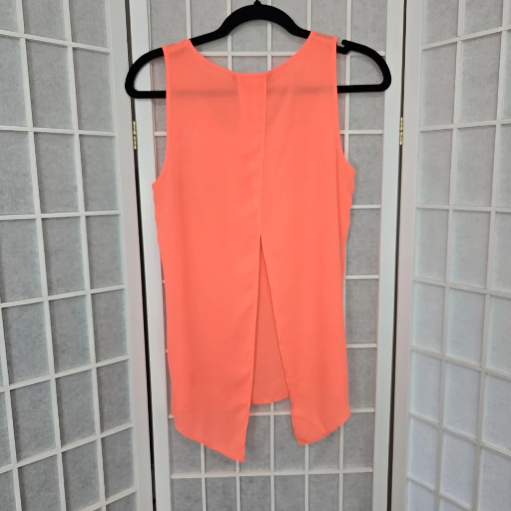 Express sheer open back top - Picture 4 of 4